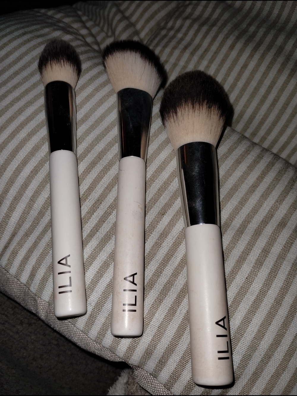 ILIA White Handle Three-Piece Makeup Brush Set with Two-Tone Bristles